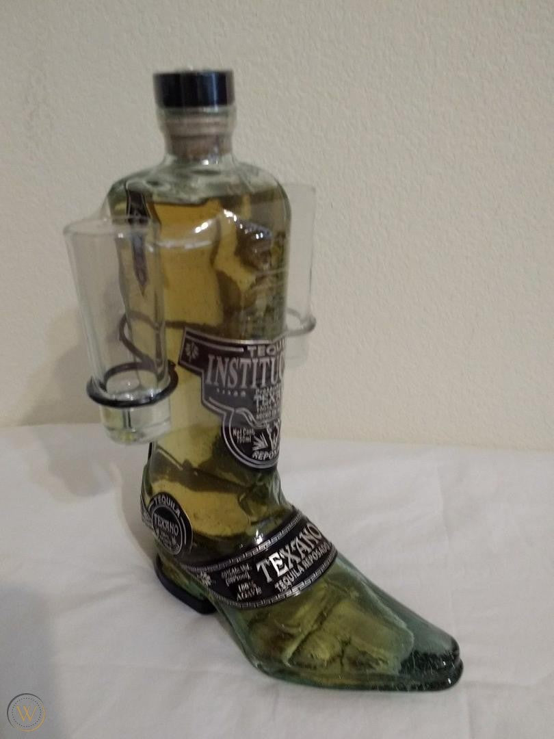 COWBOY BOOT WITH STAND TEQUILA 750mL